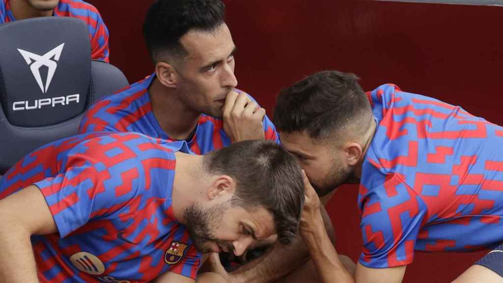 gerard-pique-sergio-busquets-jordi-alba-banquillo-barca