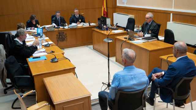 El 'exconseller' de Interior de la Generalitat de Catalunya Miquel Buch (d) durante un juicio en la Audiencia de Barcelona