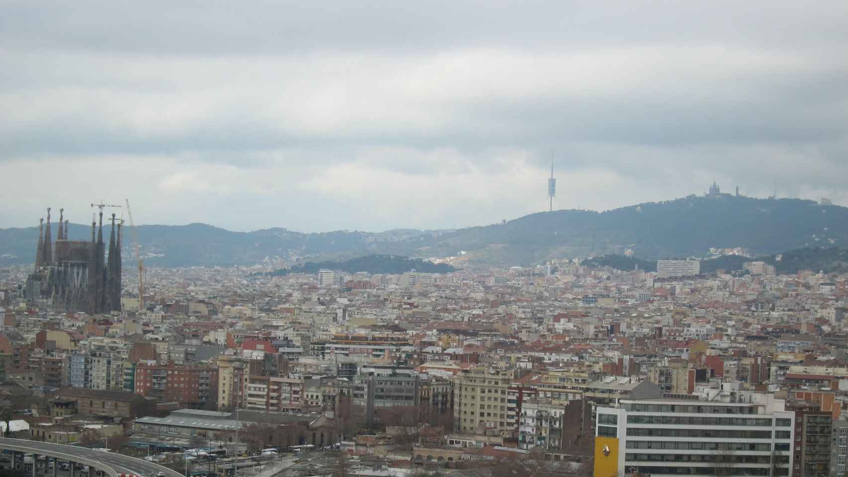 Cielos nubosos sobre la ciudad de Barcelona