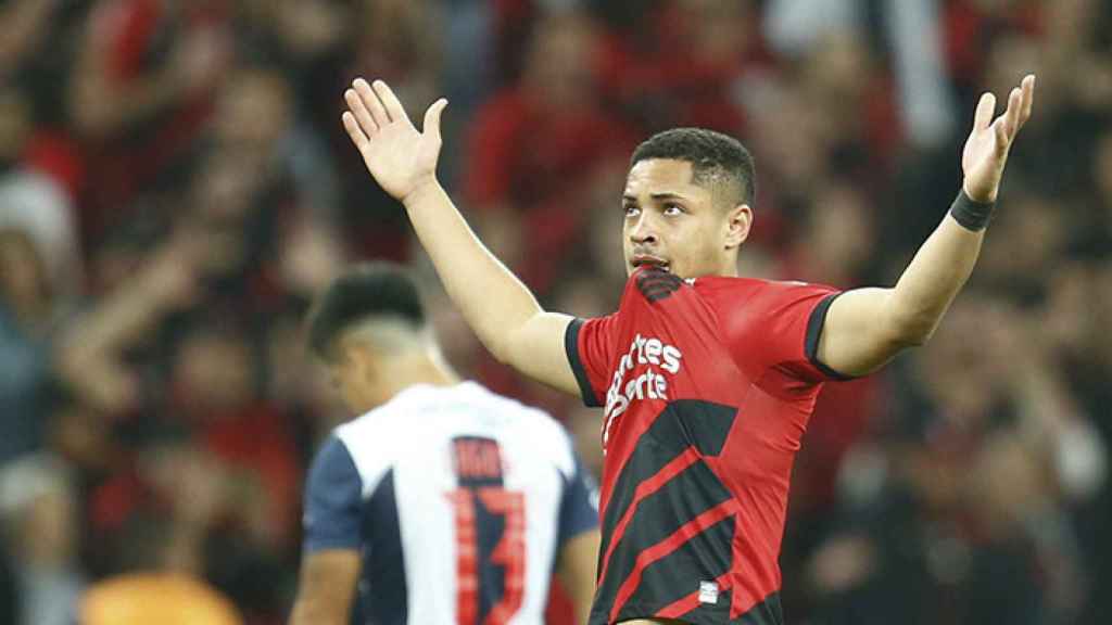 Vitor Roque festeja un gol anotado en la Copa Libertadores