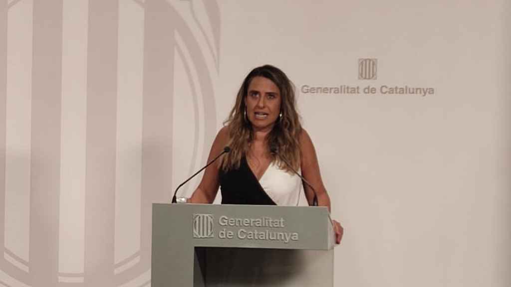 La consejera de Economía catalana, Natàlia Mas y la portavoz del Govern, Patricia Plaja en la rueda de prensa posterior al Consell Executiu