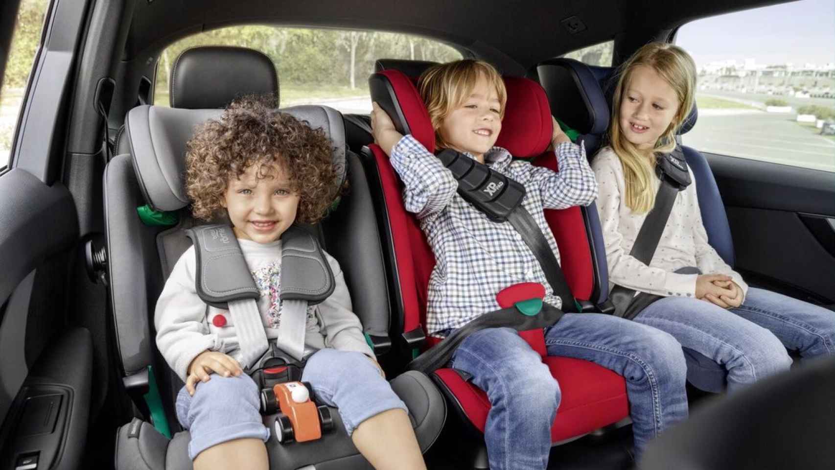 Niños en un coche