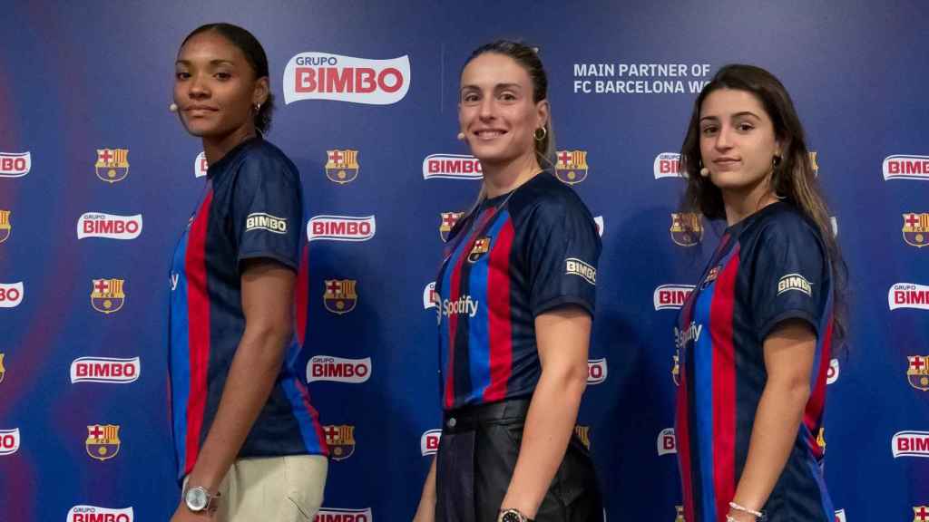 Las jugadoras del Barça Femenino lucen el logo de Bimbo, patrocinador de la manga de la camiseta