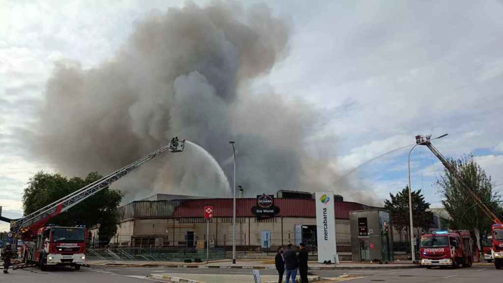 El incendio en la fábrica Schara de Mercabarna