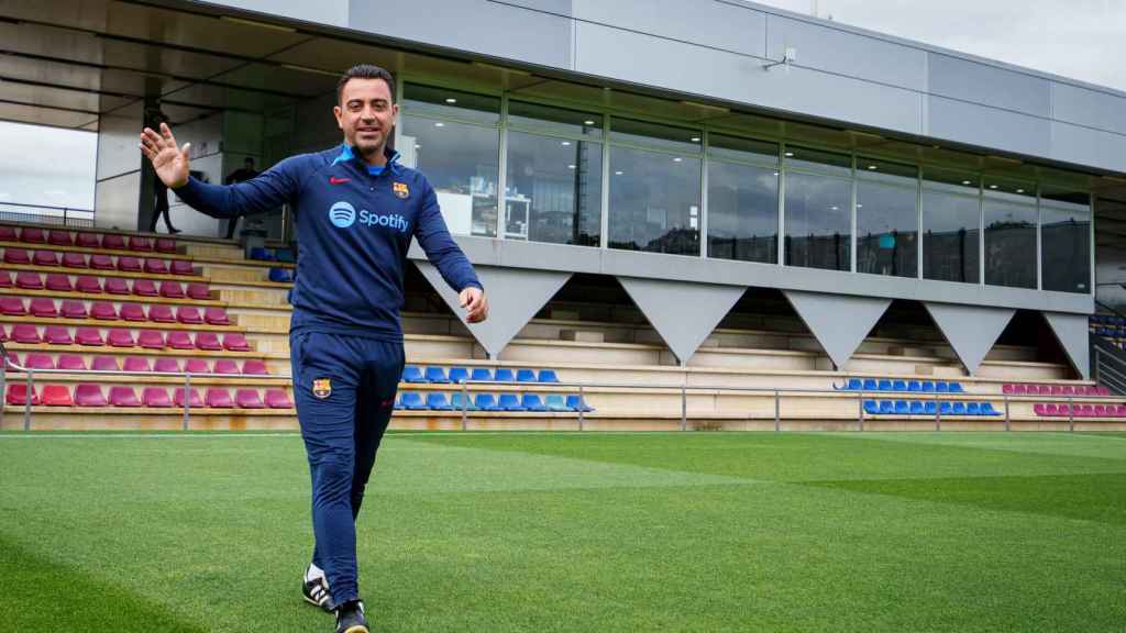 Xavi Hernández, saludando desde la Ciutat Esportiva Joan Gamper / FCB