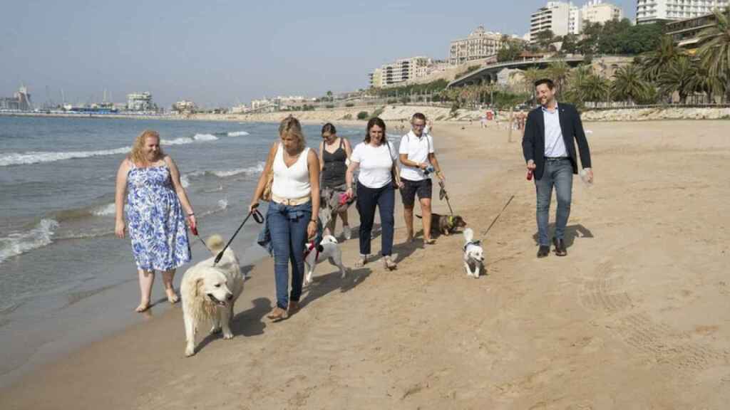 La playa para perros reabre en un espacio cuatro veces mayor en Tarragona