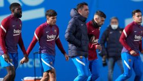 Xavi dirige un entrenamiento del Barça