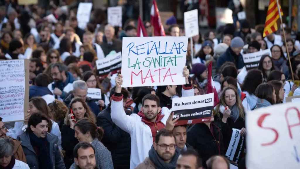 Médicos de Cataluña protestan en una manifestación en una imagen de archivo