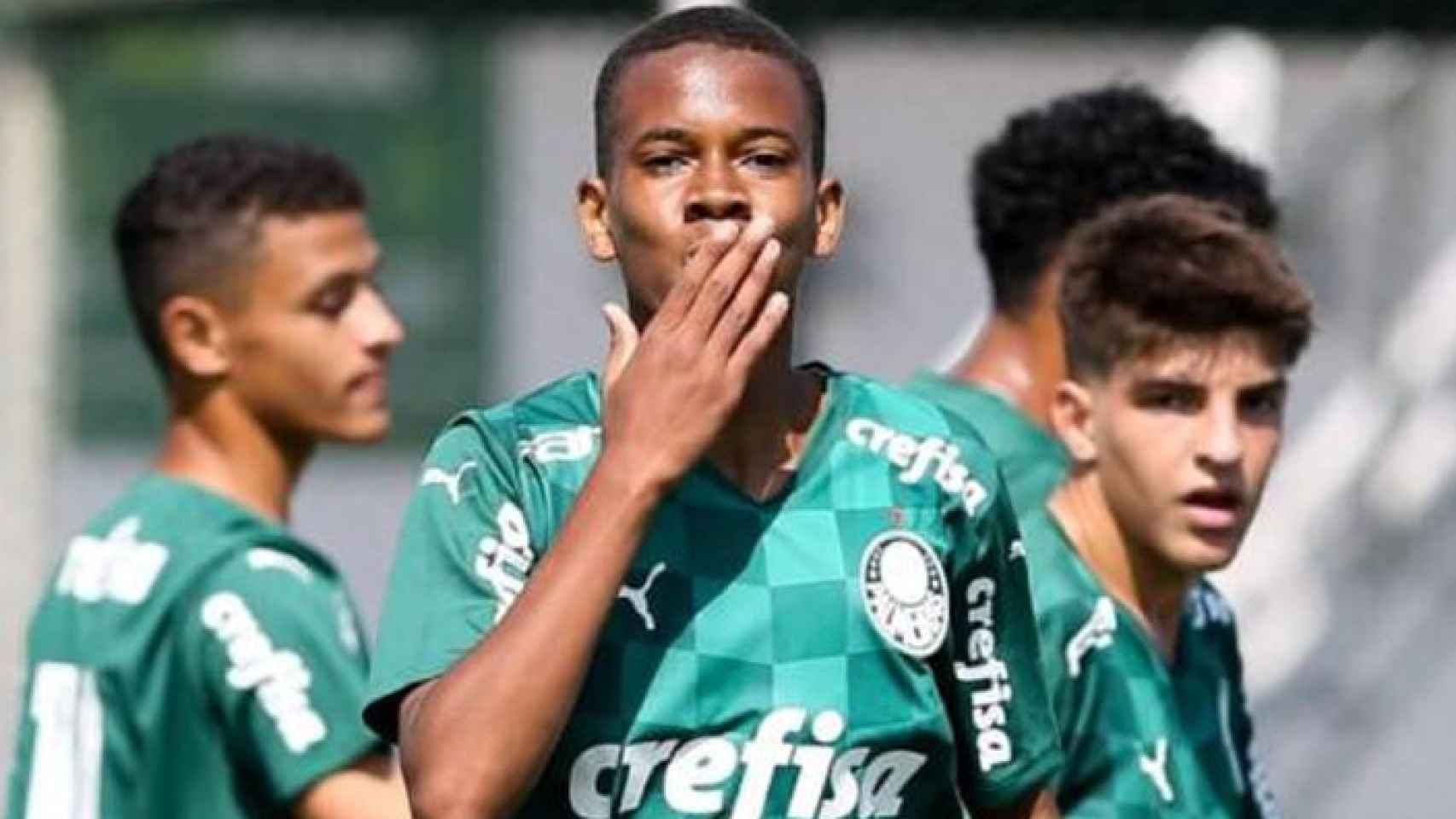 Estevao Willian celebra un gol en las categorías inferiores del Palmeiras