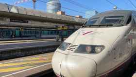 Un AVE de Renfe en la estación de Lyon, a punto de salir hacia Barcelona