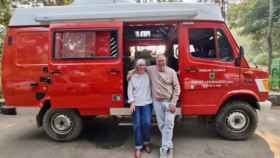 Carlos y Lolita durante uno de sus recorridos por el mundo