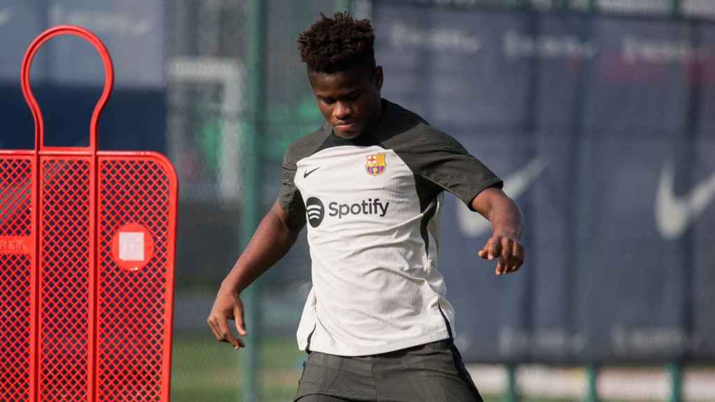 Mikayil Faye, en uno de sus primeros entrenamientos con el Barça de Xavi