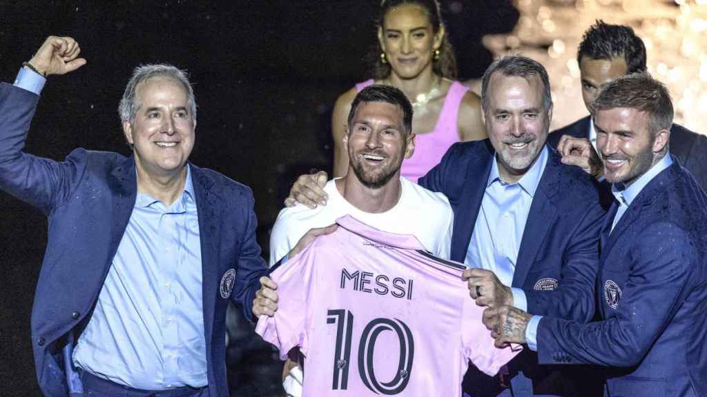 Leo Messi, junto a los hermanos Mas y David Beckham en su presentación con el Inter Miami