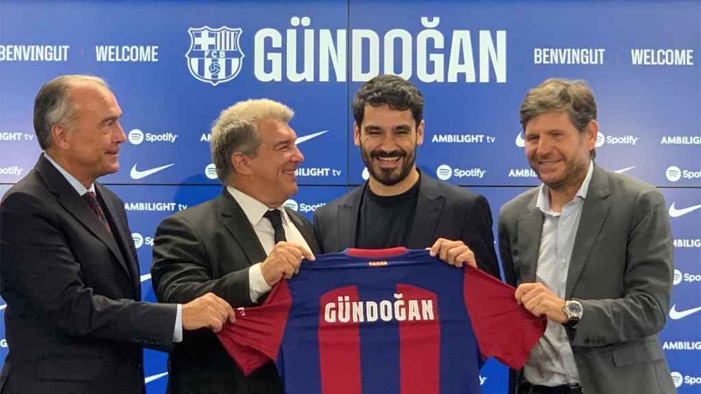 Ilkay Gundogan, junto a Mateu Alemany, Rafa Yuste y Joan Laporta / REDES