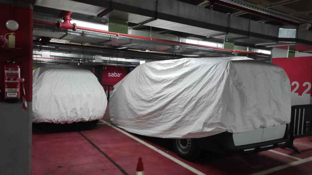 Los coches fúnebres de Funeraria San Ricardo, en Sants