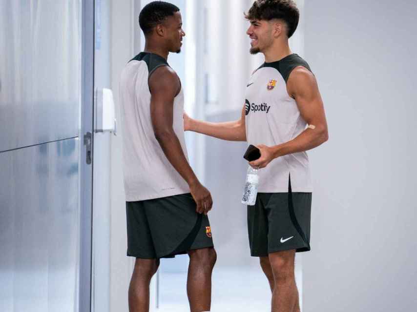 Ansu Fati y Ez Abde se reencuentran en la vuelta a los entrenamientos del Barça