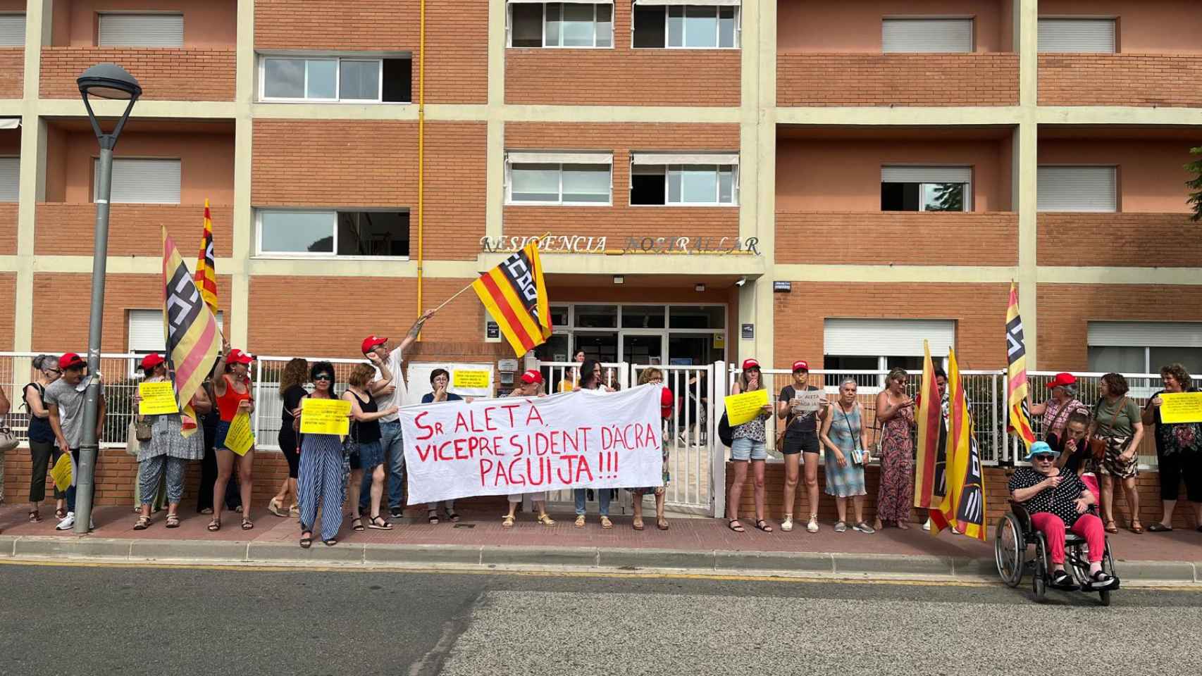 Protesta ante una residencia Sophos en Tarragona