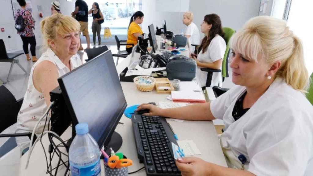 Un punto de atención al usuario en un centro de atención primaria de Barcelona