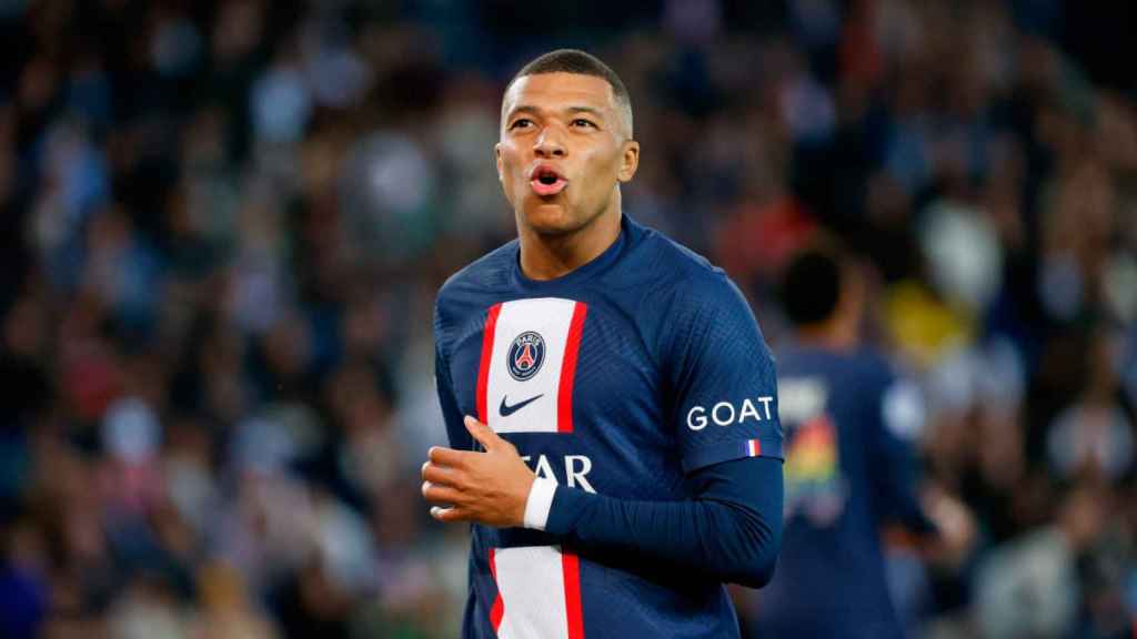 Kylian Mbappé, lamentando una ocasión fallada con el Paris Saint-Germain