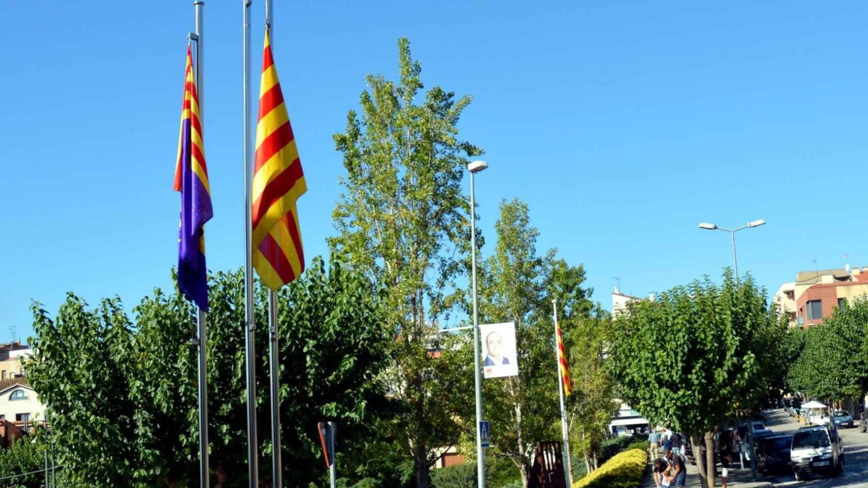 Imagen de la estelada en el Ayuntamiento de Castellbisbal