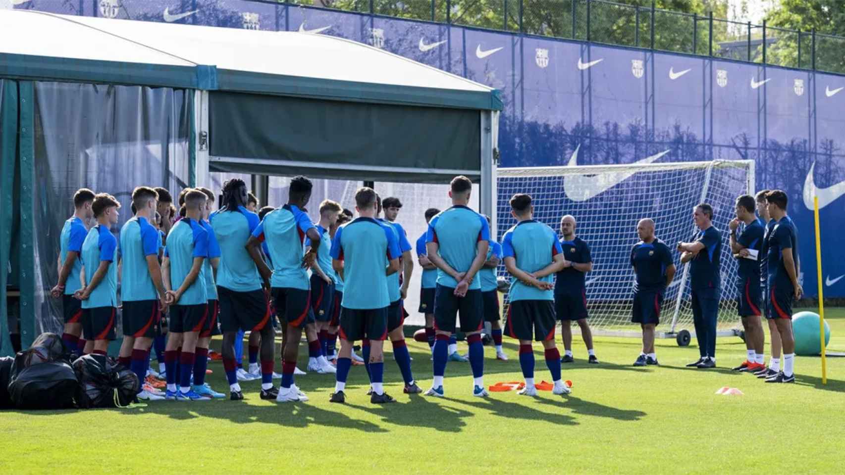 El FC Barcelona, durante un entrenamiento en la Ciutat Esportiva / REDES