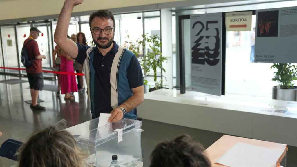 Albert Botran, votando en su colegio electoral