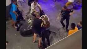 Batalla campal en la zona de copeo de Sitges