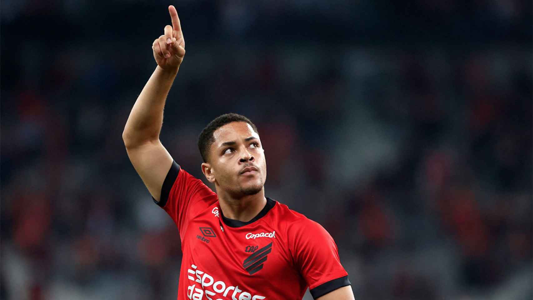 Vitor Roque, celebrando un gol marcado con el Athletico Paranaense