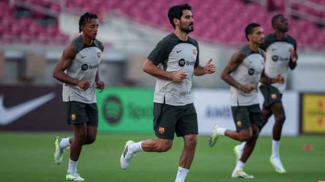 Ilkay Gundogan se ejercita junto a los jugadores Koundé, Raphinha y Dembelé en un entrenamiento del Barça