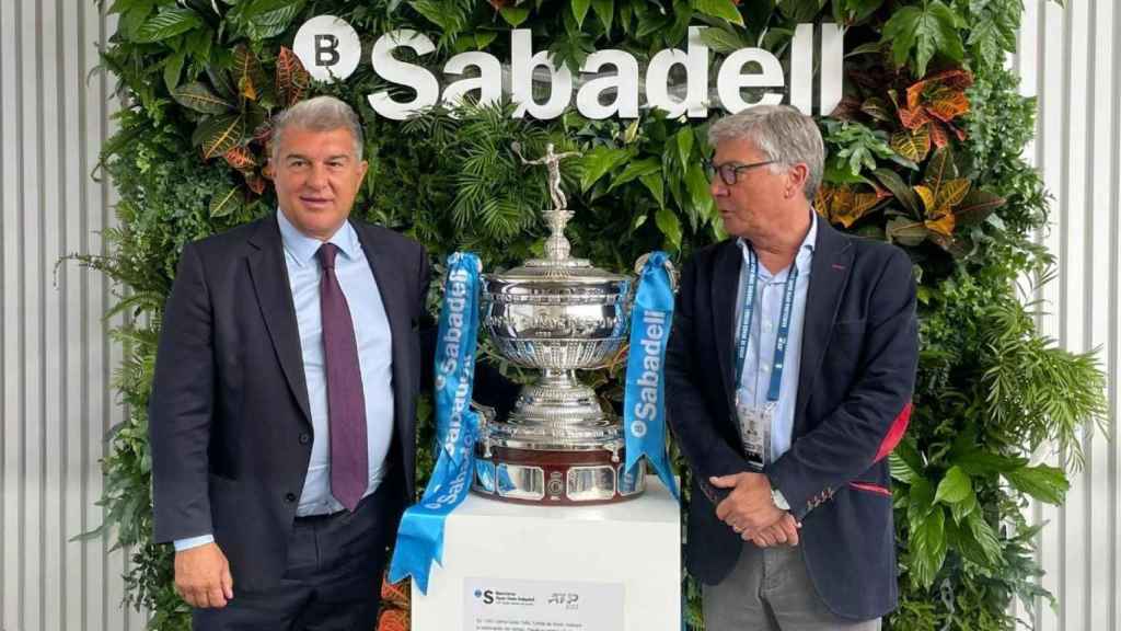 Joan Laporta se relaja visitando el Open Banc Sabadell / REDES