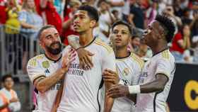 Jude Bellingham festeja un golazo en el triunfo del Real Madrid contra el Manchester United