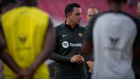 Xavi Hernández dirige un entrenamiento desde Estados Unidos