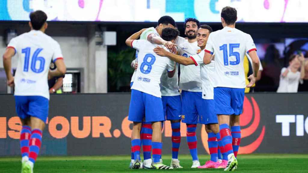 Los futbolistas del Barça celebra el gol de Raphinha contra el Arsenal