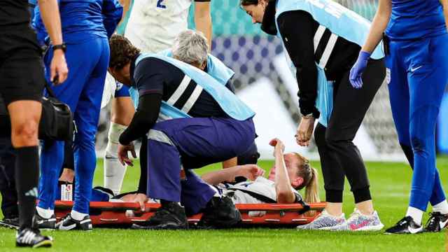 Keira Walsh, retirada en camilla tras lesionarse de gravedad en el Mundial / REDES