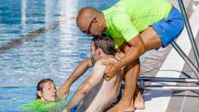 Simulacro de rescate en una piscina