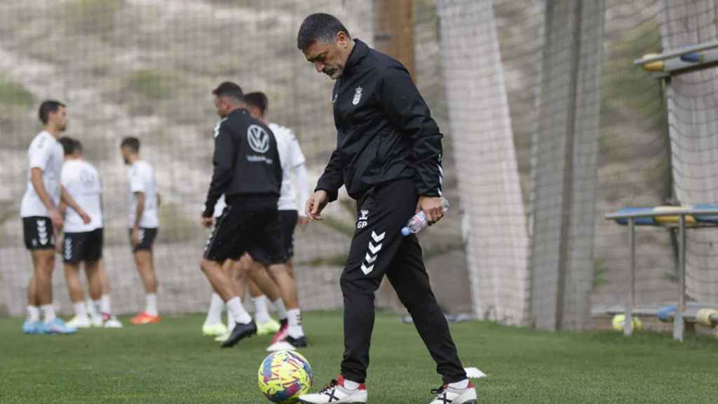 Francisco Javier García Pimienta, durante un entrenamiento de la UD Las Palmas / LAS PALMAS