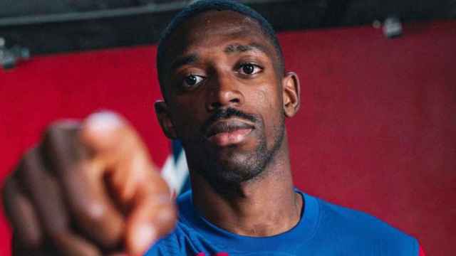 Ousmane Dembelé, posando con la nueva camiseta del FC Barcelona / FCB