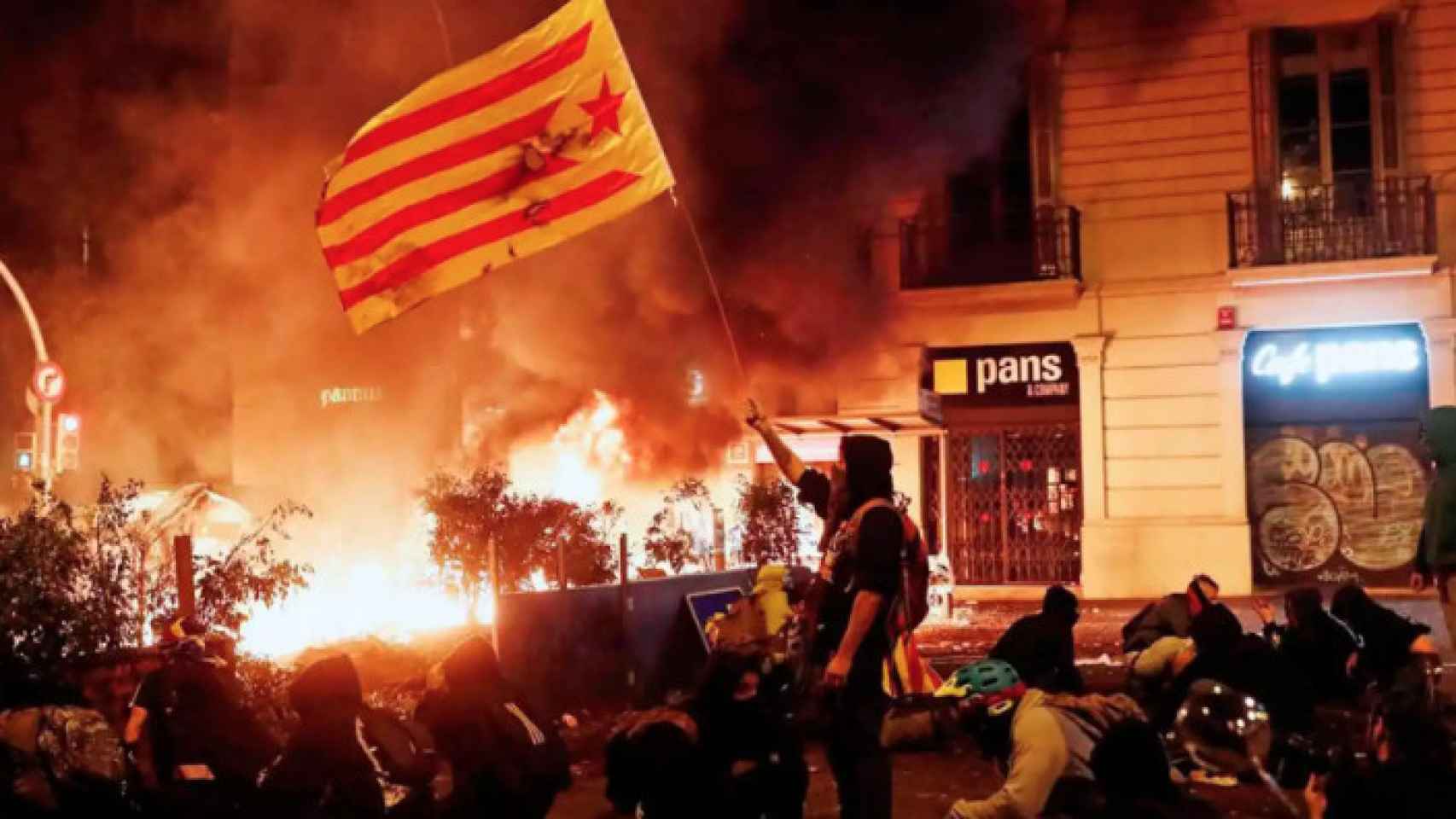 Disturbios contra la sentencia del 1-O en la plaza Urquinaona de Barcelona el 18 de octubre de 2019. CDR