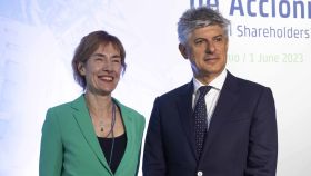 Marco Patuano, consejero delegado de Cellnex, junto a la presidenta no ejecutiva, Anne Bouverot / CELLNEX