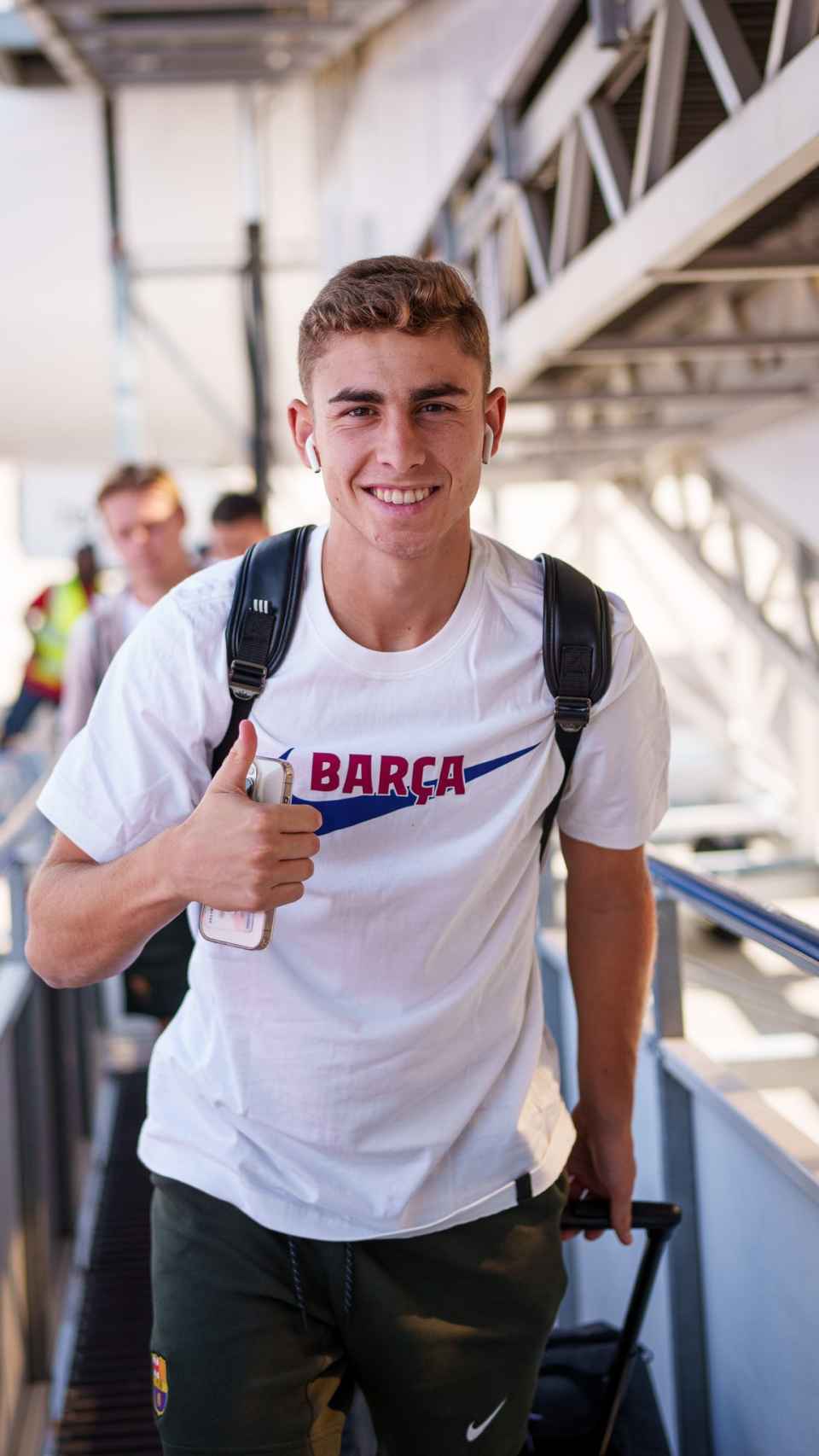 Fermín López, sonriente antes de coger el vuelo rumbo a Las Vegas / FCB