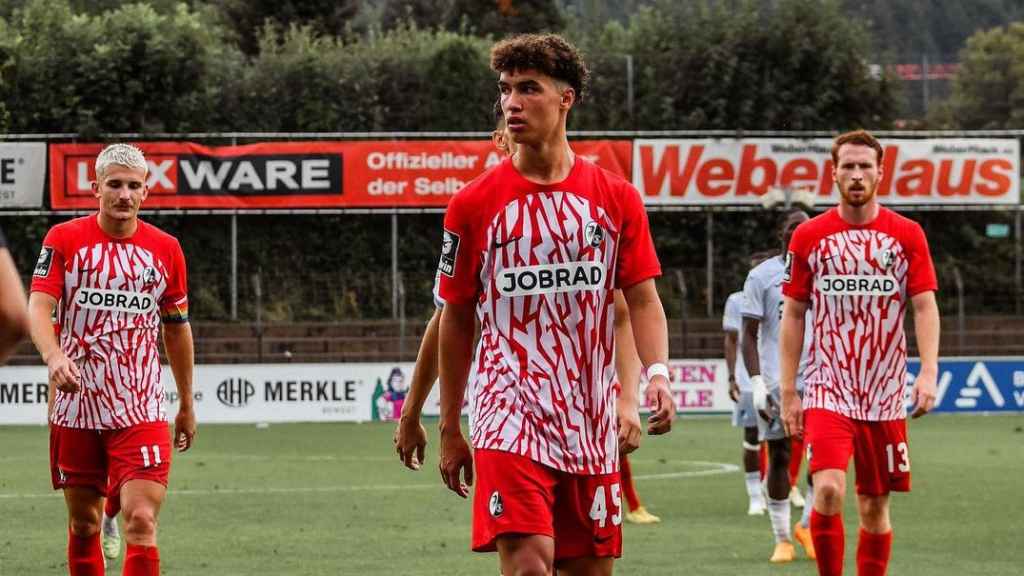 Noah Darvich, en un partido con el Friburgo