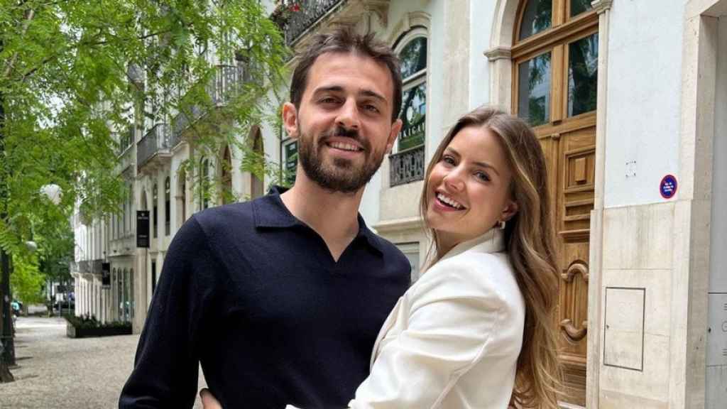 Bernardo Silva, junto a su esposa, en una imagen de archivo