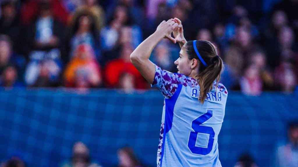 La celebración de Aitana tras anotar un gol contra Suiza