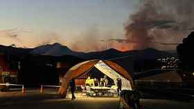 El parque de bomberos de Llançà (Girona), desde donde se están coordinando las actuaciones en el incendio de Portbou (Girona)