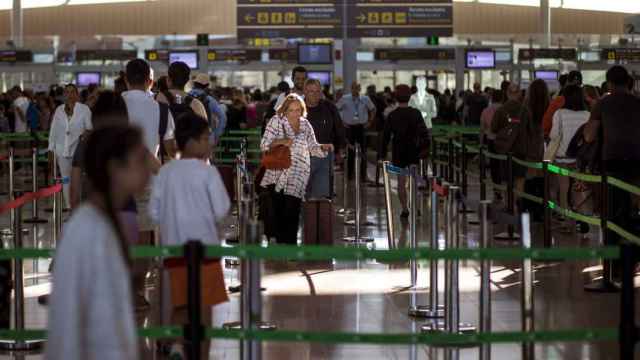 Imagen de las colas en los filtros de seguridad del Aeropuerto de El Prat
