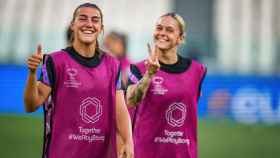 Patri Guijarro y Mapi León, durante un entrenamiento con el Barça femenino / REDES