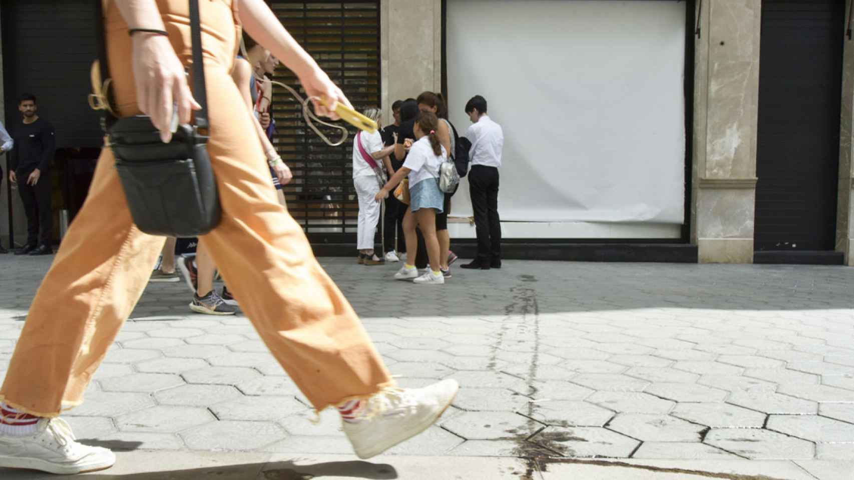 Imagen del alunizaje de Chanel  en el Paseo de Gracia de Barcelona