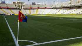 Uno de los banderines de córner en el Estadi Olímpic de Montjuïc / EFE