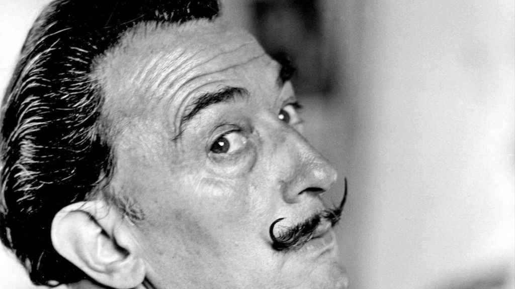 El artista Salvador Dalí, identificado con el surrealismo