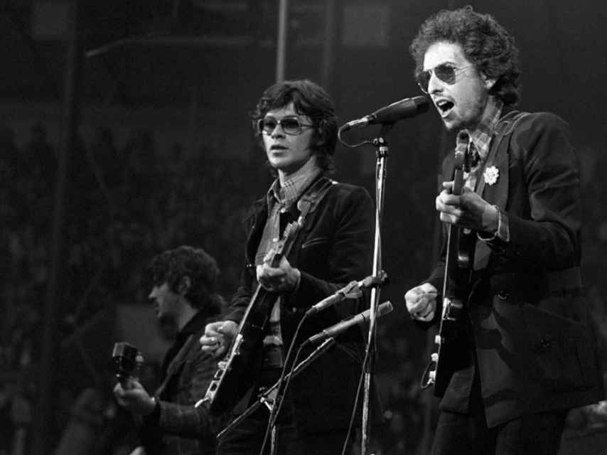 Dylan y Robertson durante el 'tour' de 1974